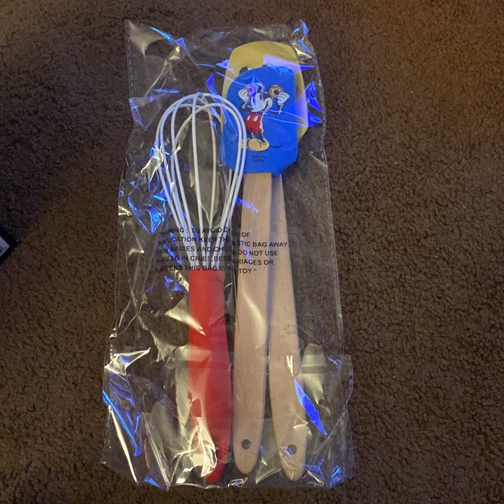 NWT- Disney Kids Baking Set - Picture 4 of 6